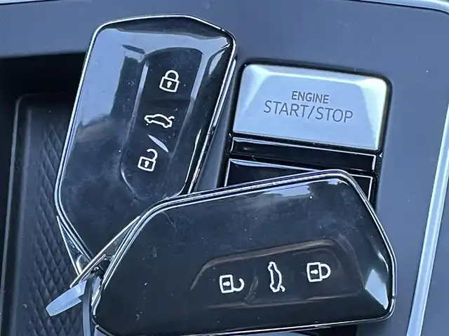 フォルクスワーゲン ＶＷ ゴルフ eTSI アクティブ 群馬県 2021(令3)年 4.7万km ピュアホワイト 純正ナビ　/フルセグ・Ｂｌｕｅｔｏｏｔｈ・スマホ接続　/バックカメラ　/ドラレコ　/純正ＡＷ付サマータイヤあり　/スマートキー２本　/パドルシフト　/衝突軽減ブレーキ　/レーンアシスト　/ヘッドアップディスプレイ