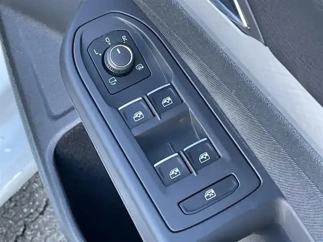 フォルクスワーゲン ＶＷ ゴルフ eTSI アクティブ 群馬県 2021(令3)年 4.7万km ピュアホワイト 純正ナビ　/フルセグ・Ｂｌｕｅｔｏｏｔｈ・スマホ接続　/バックカメラ　/ドラレコ　/純正ＡＷ付サマータイヤあり　/スマートキー２本　/パドルシフト　/衝突軽減ブレーキ　/レーンアシスト　/ヘッドアップディスプレイ