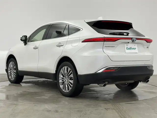 トヨタ ハリアー ハイブリッド Z 愛知県 2020(令2)年 2万km ホワイトパールクリスタルシャイン JBLサウンド/ワイヤレス充電/純正12.3インチディスプレイオーディオ/アラウンドビューモニター/フルセグTV/トヨタセーフティセンス/衝突被害軽減システム/レーダークルーズコントロール/横滑り防止装置/コーナーセンサー/レーンキープアシスト/ブラインドスポットモニター/オートライト/オートマチックハイビーム/LEDヘッドライト/LEDフォグライト/デジタルインナーミラー/パワーバックドア/ETC2.0/電動パワーシート/純正19インチアルミホイール/社外フロアマット/ヘッドアップディスプレイ/プッシュスタート/スマートキー/スペアキー