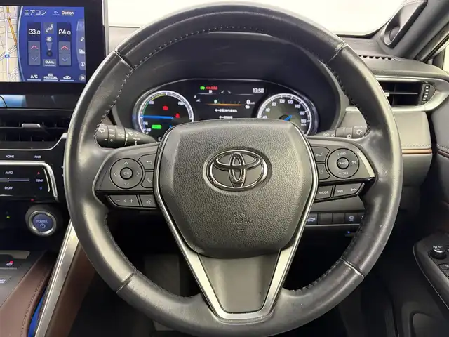 トヨタ ハリアー ハイブリッド Z 愛知県 2020(令2)年 2万km ホワイトパールクリスタルシャイン JBLサウンド/ワイヤレス充電/純正12.3インチディスプレイオーディオ/アラウンドビューモニター/フルセグTV/トヨタセーフティセンス/衝突被害軽減システム/レーダークルーズコントロール/横滑り防止装置/コーナーセンサー/レーンキープアシスト/ブラインドスポットモニター/オートライト/オートマチックハイビーム/LEDヘッドライト/LEDフォグライト/デジタルインナーミラー/パワーバックドア/ETC2.0/電動パワーシート/純正19インチアルミホイール/社外フロアマット/ヘッドアップディスプレイ/プッシュスタート/スマートキー/スペアキー