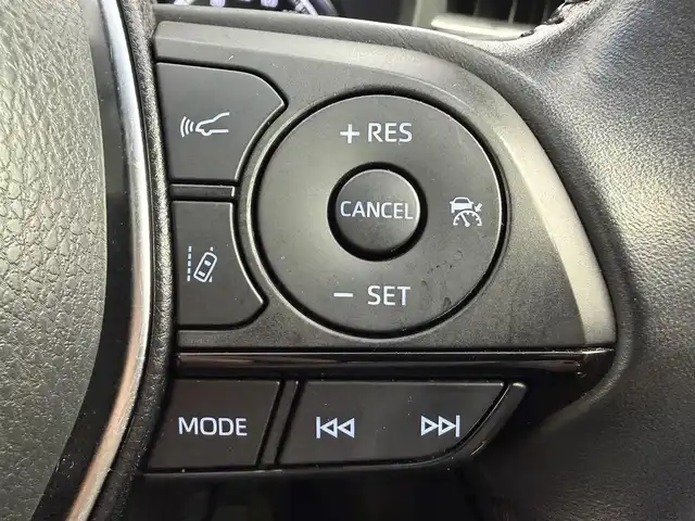 トヨタ ハリアー ハイブリッド Z 愛知県 2020(令2)年 2万km ホワイトパールクリスタルシャイン JBLサウンド/ワイヤレス充電/純正12.3インチディスプレイオーディオ/アラウンドビューモニター/フルセグTV/トヨタセーフティセンス/衝突被害軽減システム/レーダークルーズコントロール/横滑り防止装置/コーナーセンサー/レーンキープアシスト/ブラインドスポットモニター/オートライト/オートマチックハイビーム/LEDヘッドライト/LEDフォグライト/デジタルインナーミラー/パワーバックドア/ETC2.0/電動パワーシート/純正19インチアルミホイール/社外フロアマット/ヘッドアップディスプレイ/プッシュスタート/スマートキー/スペアキー