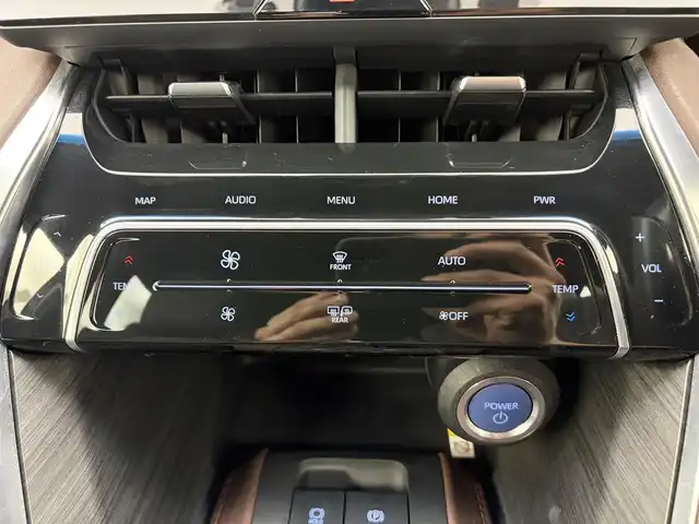 トヨタ ハリアー ハイブリッド Z 愛知県 2020(令2)年 2万km ホワイトパールクリスタルシャイン JBLサウンド/ワイヤレス充電/純正12.3インチディスプレイオーディオ/アラウンドビューモニター/フルセグTV/トヨタセーフティセンス/衝突被害軽減システム/レーダークルーズコントロール/横滑り防止装置/コーナーセンサー/レーンキープアシスト/ブラインドスポットモニター/オートライト/オートマチックハイビーム/LEDヘッドライト/LEDフォグライト/デジタルインナーミラー/パワーバックドア/ETC2.0/電動パワーシート/純正19インチアルミホイール/社外フロアマット/ヘッドアップディスプレイ/プッシュスタート/スマートキー/スペアキー