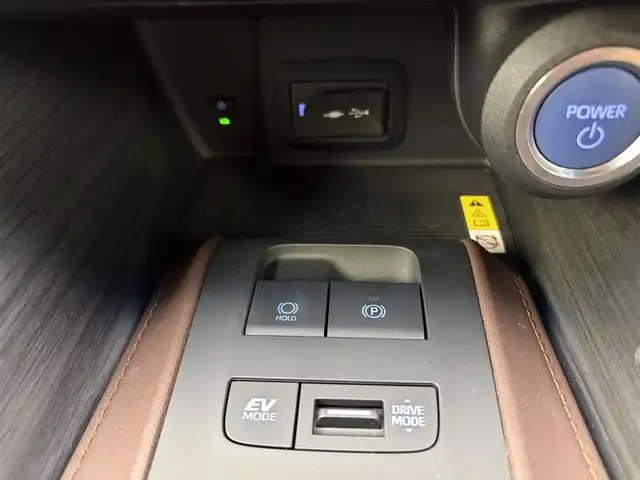 トヨタ ハリアー ハイブリッド Z 愛知県 2020(令2)年 2万km ホワイトパールクリスタルシャイン JBLサウンド/ワイヤレス充電/純正12.3インチディスプレイオーディオ/アラウンドビューモニター/フルセグTV/トヨタセーフティセンス/衝突被害軽減システム/レーダークルーズコントロール/横滑り防止装置/コーナーセンサー/レーンキープアシスト/ブラインドスポットモニター/オートライト/オートマチックハイビーム/LEDヘッドライト/LEDフォグライト/デジタルインナーミラー/パワーバックドア/ETC2.0/電動パワーシート/純正19インチアルミホイール/社外フロアマット/ヘッドアップディスプレイ/プッシュスタート/スマートキー/スペアキー