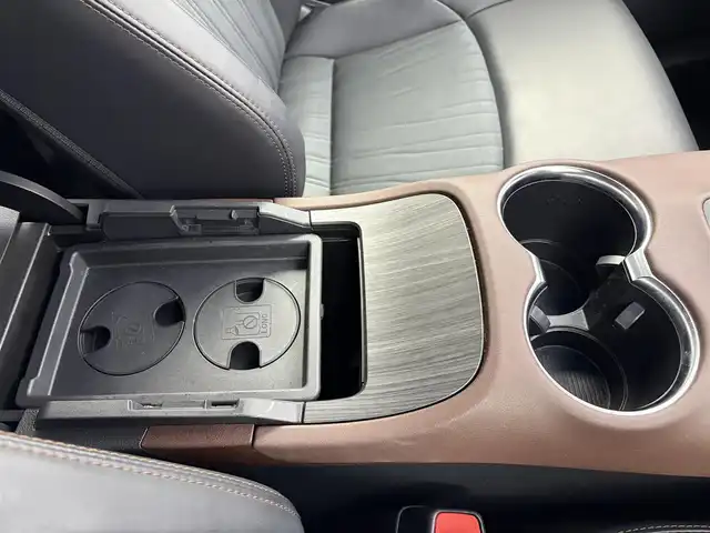 トヨタ ハリアー ハイブリッド Z 愛知県 2020(令2)年 2万km ホワイトパールクリスタルシャイン JBLサウンド/ワイヤレス充電/純正12.3インチディスプレイオーディオ/アラウンドビューモニター/フルセグTV/トヨタセーフティセンス/衝突被害軽減システム/レーダークルーズコントロール/横滑り防止装置/コーナーセンサー/レーンキープアシスト/ブラインドスポットモニター/オートライト/オートマチックハイビーム/LEDヘッドライト/LEDフォグライト/デジタルインナーミラー/パワーバックドア/ETC2.0/電動パワーシート/純正19インチアルミホイール/社外フロアマット/ヘッドアップディスプレイ/プッシュスタート/スマートキー/スペアキー