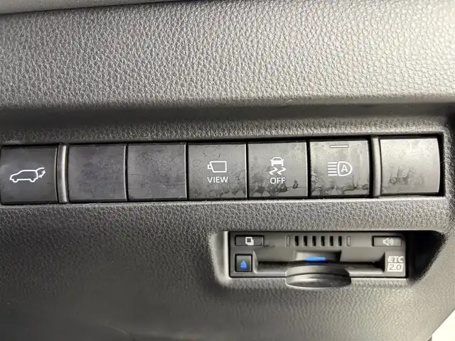 トヨタ ハリアー ハイブリッド Z 愛知県 2020(令2)年 2万km ホワイトパールクリスタルシャイン JBLサウンド/ワイヤレス充電/純正12.3インチディスプレイオーディオ/アラウンドビューモニター/フルセグTV/トヨタセーフティセンス/衝突被害軽減システム/レーダークルーズコントロール/横滑り防止装置/コーナーセンサー/レーンキープアシスト/ブラインドスポットモニター/オートライト/オートマチックハイビーム/LEDヘッドライト/LEDフォグライト/デジタルインナーミラー/パワーバックドア/ETC2.0/電動パワーシート/純正19インチアルミホイール/社外フロアマット/ヘッドアップディスプレイ/プッシュスタート/スマートキー/スペアキー