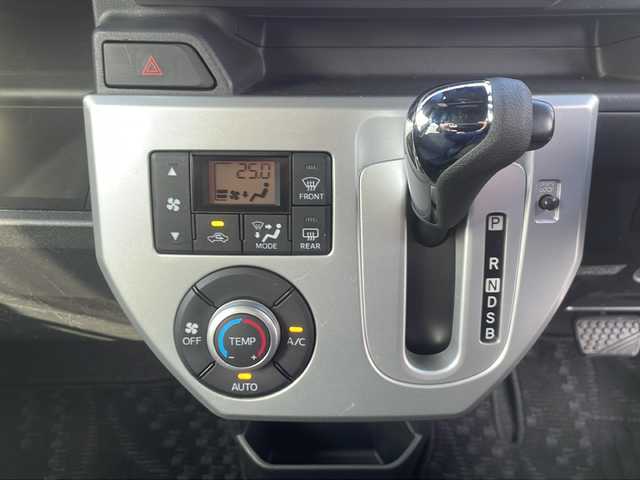 ダイハツ ウェイク X SA 熊本県 2014(平26)年 7万km ブラックマイカメタリック (株)IDOMが運営する【じしゃロン熊本店】の自社ローン対象車両になります。こちらは現金ご利用時の価格です。/自社ローンご希望の方は別途その旨お申付け下さい。/社外ナビ　/バックカメラ　/片側パワースライドドア　/ＥＴＣ　/スマートアシスト　/アイドリングストップ　/ＬＥＤヘッドライト　/Ｗ＋サイドエアバッグ　/ステアリングスイッチ　/オートライト　/プッシュスタート