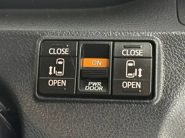 トヨタ シエンタ ハイブリッド G 三重県 2020(令2)年 5.6万km ブラックマイカ/センシュアルレッドマイカ ハイブリッド/FF/インパネCVT/純正 7インチナビ NSZT-W68T/（AM/FM/CD/DVD/TV/SD/SDREC/Bluetooth）/バックガイドモニター/両側パワースライドドア/ドライブレコーダー 前後/ビルトイン ETC/Toyota Safety Sense/・プリクラッシュセーフティ［PCS］/・レーンディパーチャーアラート［LDA］/・オートハイビーム［AHB］/・先行車発進告知機能/・インテリジェントクリアランスソナー［パーキングサポートブレーキ（静止物）］/など/装備/・オートエアコン/・LEDヘッドランプ/・ステアリングスイッチ/・充電用USBジャックx2/・電動格納ドアミラー/・プッシュスタート/・スマートキーx2/・【OP】純正 15inAW/・保/取/ナビ取/など