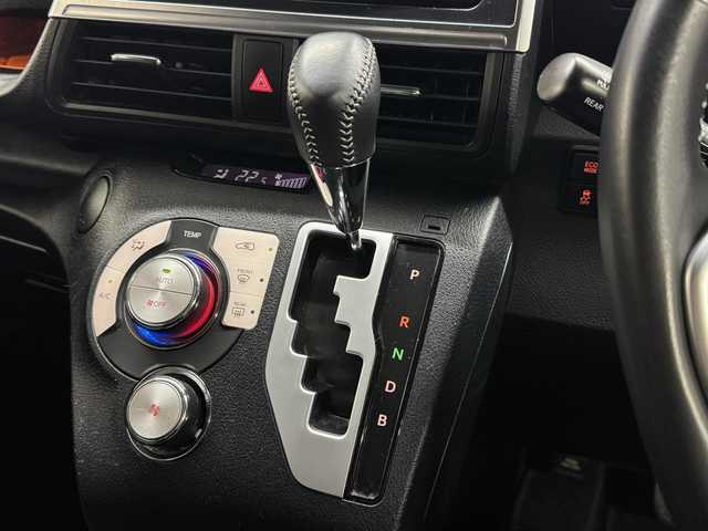 トヨタ シエンタ ハイブリッド G 三重県 2020(令2)年 5.6万km ブラックマイカ/センシュアルレッドマイカ ハイブリッド/FF/インパネCVT/純正 7インチナビ NSZT-W68T/（AM/FM/CD/DVD/TV/SD/SDREC/Bluetooth）/バックガイドモニター/両側パワースライドドア/ドライブレコーダー 前後/ビルトイン ETC/Toyota Safety Sense/・プリクラッシュセーフティ［PCS］/・レーンディパーチャーアラート［LDA］/・オートハイビーム［AHB］/・先行車発進告知機能/・インテリジェントクリアランスソナー［パーキングサポートブレーキ（静止物）］/など/装備/・オートエアコン/・LEDヘッドランプ/・ステアリングスイッチ/・充電用USBジャックx2/・電動格納ドアミラー/・プッシュスタート/・スマートキーx2/・【OP】純正 15inAW/・保/取/ナビ取/など