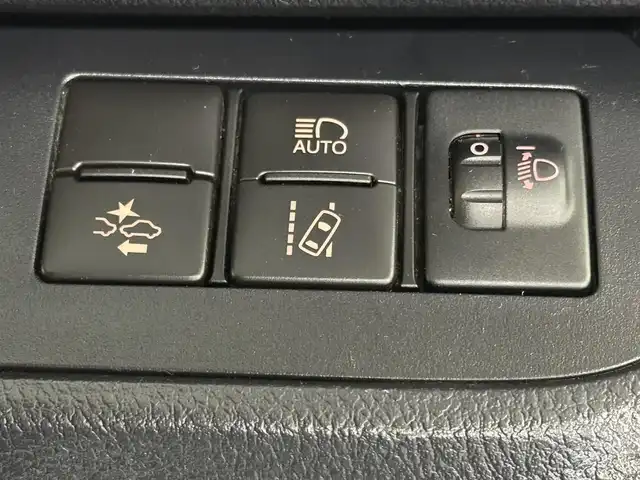 トヨタ シエンタ ハイブリッド G 三重県 2020(令2)年 5.6万km ブラックマイカ/センシュアルレッドマイカ ハイブリッド/FF/インパネCVT/純正 7インチナビ NSZT-W68T/（AM/FM/CD/DVD/TV/SD/SDREC/Bluetooth）/バックガイドモニター/両側パワースライドドア/ドライブレコーダー 前後/ビルトイン ETC/Toyota Safety Sense/・プリクラッシュセーフティ［PCS］/・レーンディパーチャーアラート［LDA］/・オートハイビーム［AHB］/・先行車発進告知機能/・インテリジェントクリアランスソナー［パーキングサポートブレーキ（静止物）］/など/装備/・オートエアコン/・LEDヘッドランプ/・ステアリングスイッチ/・充電用USBジャックx2/・電動格納ドアミラー/・プッシュスタート/・スマートキーx2/・【OP】純正 15inAW/・保/取/ナビ取/など