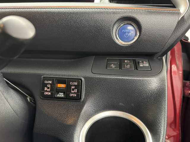 トヨタ シエンタ ハイブリッド G 三重県 2020(令2)年 5.6万km ブラックマイカ/センシュアルレッドマイカ ハイブリッド/FF/インパネCVT/純正 7インチナビ NSZT-W68T/（AM/FM/CD/DVD/TV/SD/SDREC/Bluetooth）/バックガイドモニター/両側パワースライドドア/ドライブレコーダー 前後/ビルトイン ETC/Toyota Safety Sense/・プリクラッシュセーフティ［PCS］/・レーンディパーチャーアラート［LDA］/・オートハイビーム［AHB］/・先行車発進告知機能/・インテリジェントクリアランスソナー［パーキングサポートブレーキ（静止物）］/など/装備/・オートエアコン/・LEDヘッドランプ/・ステアリングスイッチ/・充電用USBジャックx2/・電動格納ドアミラー/・プッシュスタート/・スマートキーx2/・【OP】純正 15inAW/・保/取/ナビ取/など