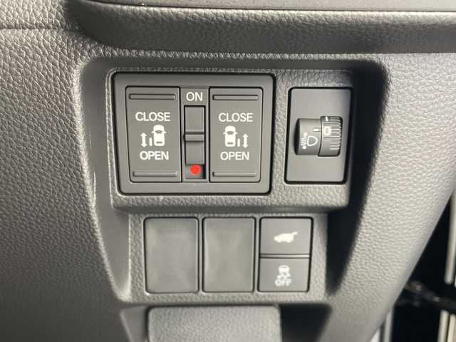 ホンダ ステップワゴン スパーダ eHEV 愛知県 2025(令7)年 0.1万km クリスタルブラックパール 11インチナビ/Bluetooth/ホンダセンシング /レーダークルーズコントロール/パドルシフト/オートライト/LEDライト/シートヒーター（D/N）/両側パワースライドドア/パワーバックドア/スマートキー
