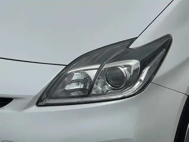 トヨタ プリウス S 佐賀県 2012(平24)年 6.9万km ホワイトパールクリスタルシャイン （株）IDOMが運営する【じしゃロン佐賀店】の自社ローン専用車両になります。/こちらは現金またはオートローンご利用時の価格です。自社ローンご希望の方は別途その旨お申し付けください。/・アルパイン８インチＳＤナビ/フルセグ/ＢＴ　/・バックカメラ/・ETC