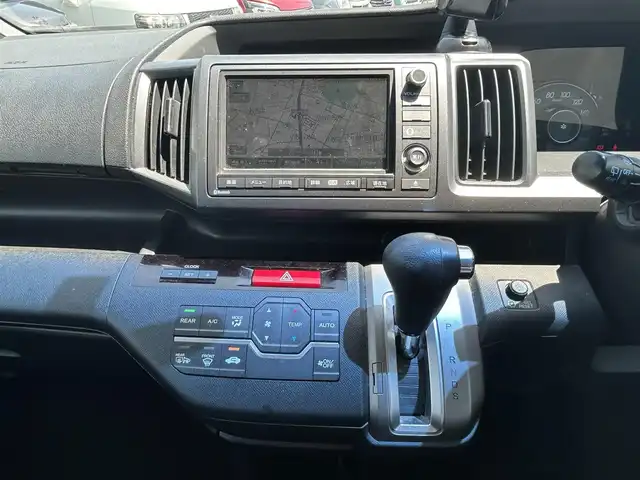 ホンダ ステップワゴン スパーダ Z クールスピリット 愛知県 2011(平23)年 12.8万km プレミアムホワイトパール HDDナビ/（AM/FM/CD/DVD)/ワンセグTV/バックカメラ/後席フリップダウンモニター/純正16インチAW/両側パワースライドドア/ETC/HIDヘッドライト/フォグランプ/革巻きステアリング/ステアリングスィッチ/ウィンカードアミラー/ドアバイザー/フロアマット