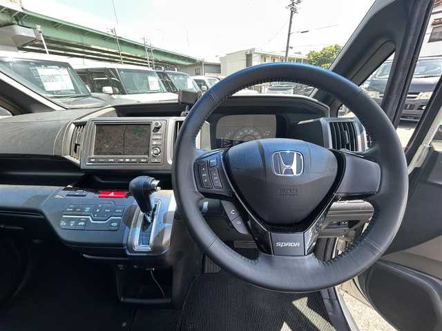 ホンダ ステップワゴン スパーダ Z クールスピリット 愛知県 2011(平23)年 12.8万km プレミアムホワイトパール HDDナビ/（AM/FM/CD/DVD)/ワンセグTV/バックカメラ/後席フリップダウンモニター/純正16インチAW/両側パワースライドドア/ETC/HIDヘッドライト/フォグランプ/革巻きステアリング/ステアリングスィッチ/ウィンカードアミラー/ドアバイザー/フロアマット