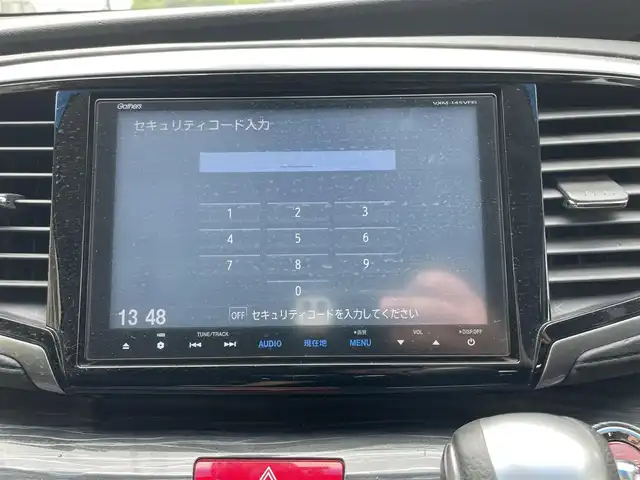 ホンダ オデッセイ アブソルート 福岡県 2014(平26)年 9.7万km ホワイトオーキッドパール 純正ナビ【VXM-145VFEi】/フリップダウンモニター/ETC/シティブレーキアクティブシステム/横滑り防止装置/コーナーセンサー/アイドリングストップ/ISOFIX/ウィンカーミラー/クルーズコントロール/ドアバイザー/プッシュスタート/両側パワースライドドア