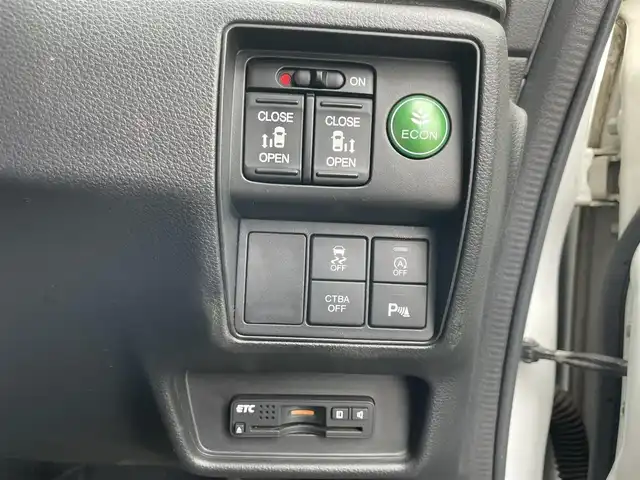 ホンダ オデッセイ アブソルート 福岡県 2014(平26)年 9.7万km ホワイトオーキッドパール 純正ナビ【VXM-145VFEi】/フリップダウンモニター/ETC/シティブレーキアクティブシステム/横滑り防止装置/コーナーセンサー/アイドリングストップ/ISOFIX/ウィンカーミラー/クルーズコントロール/ドアバイザー/プッシュスタート/両側パワースライドドア