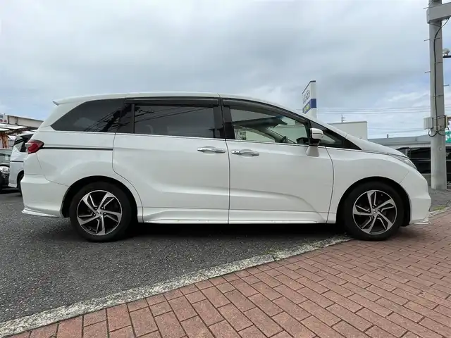 ホンダ オデッセイ アブソルート 福岡県 2014(平26)年 9.7万km ホワイトオーキッドパール 純正ナビ【VXM-145VFEi】/フリップダウンモニター/ETC/シティブレーキアクティブシステム/横滑り防止装置/コーナーセンサー/アイドリングストップ/ISOFIX/ウィンカーミラー/クルーズコントロール/ドアバイザー/プッシュスタート/両側パワースライドドア