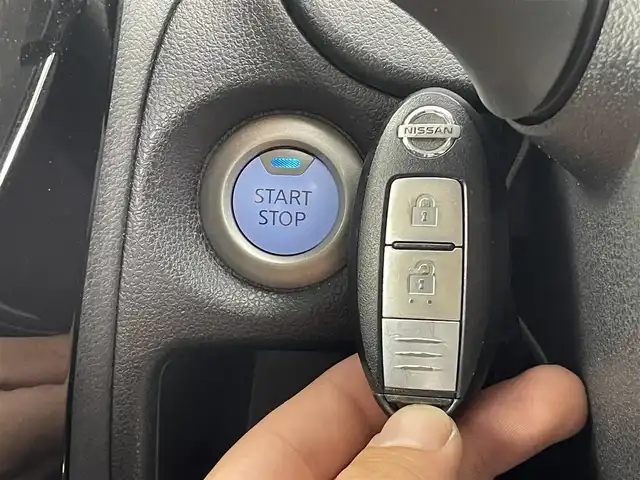 日産 ノート e－パワー X 群馬県 2019(平31)年 6.5万km ブリリアントホワイトパール アラウンドビューモニター/インテリジェントルームミラー/ヒーター付ドアミラー/LEDヘッドランプ/＝＝＝＝＝＝/純正7インチナビ/(AM/FM/Bluetooth/フルセグTV/CD/DVD/AUX)/純正前方ドライブレコーダー(DJ4-D)/エマージェンシーブレーキ/レーンキープアシスト/ETC/プッシュスタート/スマートキー/純正15インチアルミホイール