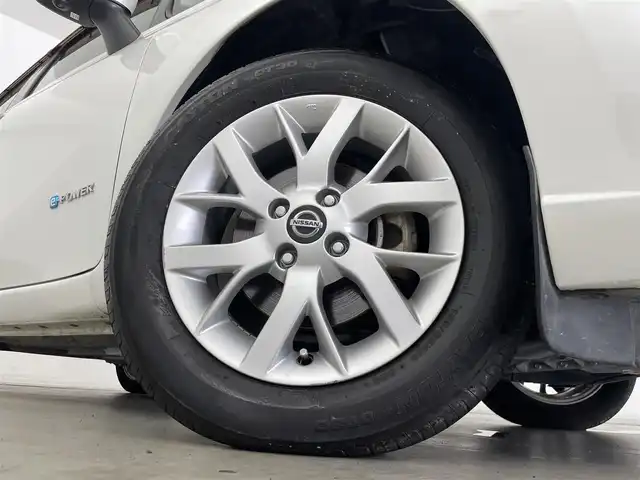 日産 ノート e－パワー X 群馬県 2019(平31)年 6.5万km ブリリアントホワイトパール アラウンドビューモニター/インテリジェントルームミラー/ヒーター付ドアミラー/LEDヘッドランプ/＝＝＝＝＝＝/純正7インチナビ/(AM/FM/Bluetooth/フルセグTV/CD/DVD/AUX)/純正前方ドライブレコーダー(DJ4-D)/エマージェンシーブレーキ/レーンキープアシスト/ETC/プッシュスタート/スマートキー/純正15インチアルミホイール