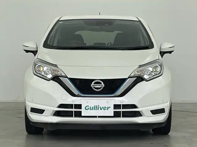 日産 ノート e－パワー X 群馬県 2019(平31)年 6.5万km ブリリアントホワイトパール アラウンドビューモニター/インテリジェントルームミラー/ヒーター付ドアミラー/LEDヘッドランプ/＝＝＝＝＝＝/純正7インチナビ/(AM/FM/Bluetooth/フルセグTV/CD/DVD/AUX)/純正前方ドライブレコーダー(DJ4-D)/エマージェンシーブレーキ/レーンキープアシスト/ETC/プッシュスタート/スマートキー/純正15インチアルミホイール