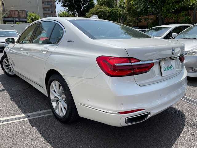 ＢＭＷ ７４０ｅ アイパフォーマンス 東京都 2016(平28)年 1.2万km アルピンホワイトⅢ ドライビングアシストプラス（詳細は検査員記入欄参照）/ドライブモードセレクト・ハイトコントロール/ワンオーナー/保証書・取説/H29.31.R1.2.3.5.7ディーラー記録簿有/コンフォートアクセス・スマートキー×2/革巻きステア・オートチルト・ステアリングスイッチ/マルチディスプレイメーター/エクスクルーシブナッパレザーシート（黒）/前席メモリ付パワーシート＆ベンチレーター＆マッサージ機能付き/全席シートヒーター・リア＆後席オートサンシェード/純正HDDナビ(10.25インチワイドディスプレイ）/DVD/CD/USB/BT/MSV/AppleCarPlay/AndroidAuto/ハーマン/カードんサラウンドサウンド（16スピーカー）/360°ビューカメラ・パーキングアシスト/ルームミラー型ETC/外フロントドラレコ/純正18インチアルミ/パワートランク/全ドアイージークロージャー/アダプティブLEDヘッドライト・オートライト・LEDフォグ/AUTOHOLD