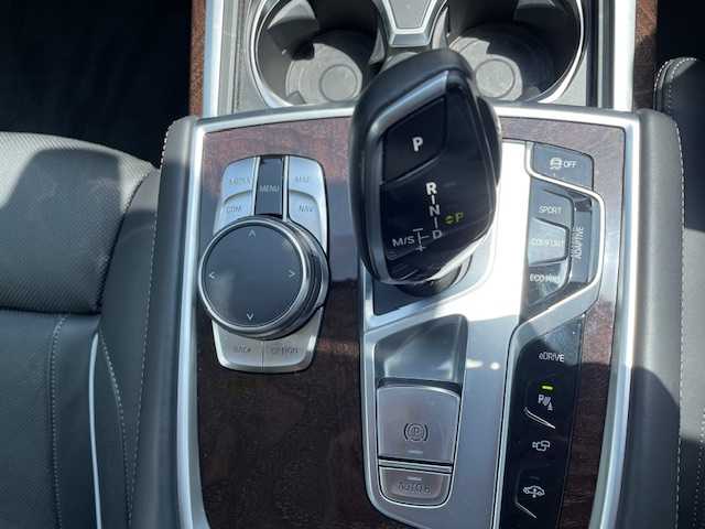 ＢＭＷ ７４０ｅ アイパフォーマンス 東京都 2016(平28)年 1.2万km アルピンホワイトⅢ ドライビングアシストプラス（詳細は検査員記入欄参照）/ドライブモードセレクト・ハイトコントロール/ワンオーナー/保証書・取説/H29.31.R1.2.3.5.7ディーラー記録簿有/コンフォートアクセス・スマートキー×2/革巻きステア・オートチルト・ステアリングスイッチ/マルチディスプレイメーター/エクスクルーシブナッパレザーシート（黒）/前席メモリ付パワーシート＆ベンチレーター＆マッサージ機能付き/全席シートヒーター・リア＆後席オートサンシェード/純正HDDナビ(10.25インチワイドディスプレイ）/DVD/CD/USB/BT/MSV/AppleCarPlay/AndroidAuto/ハーマン/カードんサラウンドサウンド（16スピーカー）/360°ビューカメラ・パーキングアシスト/ルームミラー型ETC/外フロントドラレコ/純正18インチアルミ/パワートランク/全ドアイージークロージャー/アダプティブLEDヘッドライト・オートライト・LEDフォグ/AUTOHOLD
