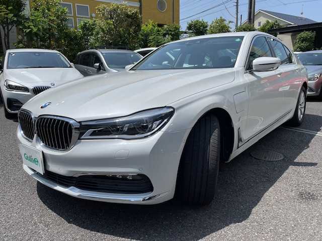 ＢＭＷ ７４０ｅ アイパフォーマンス 東京都 2016(平28)年 1.2万km アルピンホワイトⅢ ドライビングアシストプラス（詳細は検査員記入欄参照）/ドライブモードセレクト・ハイトコントロール/ワンオーナー/保証書・取説/H29.31.R1.2.3.5.7ディーラー記録簿有/コンフォートアクセス・スマートキー×2/革巻きステア・オートチルト・ステアリングスイッチ/マルチディスプレイメーター/エクスクルーシブナッパレザーシート（黒）/前席メモリ付パワーシート＆ベンチレーター＆マッサージ機能付き/全席シートヒーター・リア＆後席オートサンシェード/純正HDDナビ(10.25インチワイドディスプレイ）/DVD/CD/USB/BT/MSV/AppleCarPlay/AndroidAuto/ハーマン/カードんサラウンドサウンド（16スピーカー）/360°ビューカメラ・パーキングアシスト/ルームミラー型ETC/外フロントドラレコ/純正18インチアルミ/パワートランク/全ドアイージークロージャー/アダプティブLEDヘッドライト・オートライト・LEDフォグ/AUTOHOLD