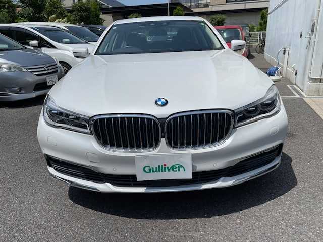 ＢＭＷ ７４０ｅ アイパフォーマンス 東京都 2016(平28)年 1.2万km アルピンホワイトⅢ ドライビングアシストプラス（詳細は検査員記入欄参照）/ドライブモードセレクト・ハイトコントロール/ワンオーナー/保証書・取説/H29.31.R1.2.3.5.7ディーラー記録簿有/コンフォートアクセス・スマートキー×2/革巻きステア・オートチルト・ステアリングスイッチ/マルチディスプレイメーター/エクスクルーシブナッパレザーシート（黒）/前席メモリ付パワーシート＆ベンチレーター＆マッサージ機能付き/全席シートヒーター・リア＆後席オートサンシェード/純正HDDナビ(10.25インチワイドディスプレイ）/DVD/CD/USB/BT/MSV/AppleCarPlay/AndroidAuto/ハーマン/カードんサラウンドサウンド（16スピーカー）/360°ビューカメラ・パーキングアシスト/ルームミラー型ETC/外フロントドラレコ/純正18インチアルミ/パワートランク/全ドアイージークロージャー/アダプティブLEDヘッドライト・オートライト・LEDフォグ/AUTOHOLD
