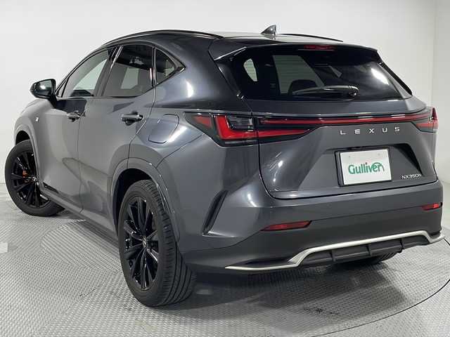 レクサス ＮＸ 350h Fスポーツ 広島県 2022(令4)年 1.8万km ソニッククロム パノラマルーフ/純正14型ディスプレイオーディオ/・メモリナビ/・AppleCarPlay/AndroidAuto/・フルセグTV/OPオレンジキャリパー/三眼LEDヘッドランプ/ルーフレール/パノラミックビューモニター/ブラインドスポットモニター/デジタルインナーミラー/ヘッドアップディスプレイ/レクサスセーフティシステム/・プリクラッシュセーフティ/・レーンディパーチャーアラート/・レーントレーシングアシスト/・アダプティブハイビーム/・レーダークルーズコントロール/・プロアクティブドライビングアシスト/赤革シート/シートヒーター/ベンチレーション/パワーシート/ステアリングヒーター/パドルシフト/ハンズフリーパワーバックドア/ワイヤレス充電/ETC2.0/ドライブレコーダー/USB入力端子/AC100V/100W電源