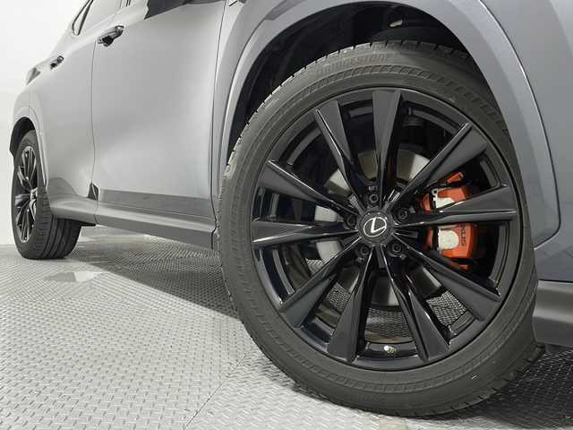 レクサス ＮＸ 350h Fスポーツ 広島県 2022(令4)年 1.8万km ソニッククロム パノラマルーフ/純正14型ディスプレイオーディオ/・メモリナビ/・AppleCarPlay/AndroidAuto/・フルセグTV/OPオレンジキャリパー/三眼LEDヘッドランプ/ルーフレール/パノラミックビューモニター/ブラインドスポットモニター/デジタルインナーミラー/ヘッドアップディスプレイ/レクサスセーフティシステム/・プリクラッシュセーフティ/・レーンディパーチャーアラート/・レーントレーシングアシスト/・アダプティブハイビーム/・レーダークルーズコントロール/・プロアクティブドライビングアシスト/赤革シート/シートヒーター/ベンチレーション/パワーシート/ステアリングヒーター/パドルシフト/ハンズフリーパワーバックドア/ワイヤレス充電/ETC2.0/ドライブレコーダー/USB入力端子/AC100V/100W電源