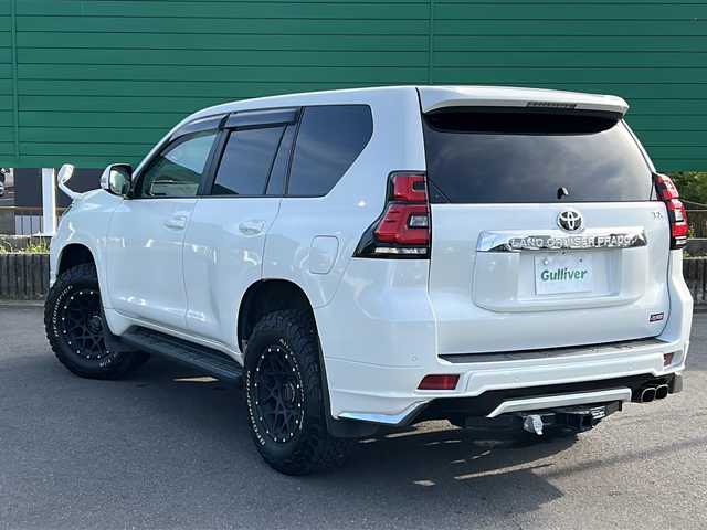 トヨタ ランドクルーザー プラド TX Lパッケージ 茨城県 2020(令2)年 5.5万km ホワイトパールクリスタルシャイン モデリスタエアロ/ムーンルーフ/ALPINE製後席ヘッドレストモニター/ALPINEフローティングナビ/CD/DVD/Bluetooth/フルセグTV/バックカメラ/トヨタセーフティセンス/・プリクラッシュセーフティ/・レーンディパーチャーアラート/・オートマチックハイビーム/・レーダークルーズコントロール/・ロードサインアシスト/先行者発進告知/ビルトインETC/前席パワーシート/前席シートヒーター/エアシート/RAYS製AW/純正19インチAW付きスタッドレスタイヤ4本あり 5mm/オートライト/LEDヘッドライト/社外ヒッチメンバー/airplexバグガード