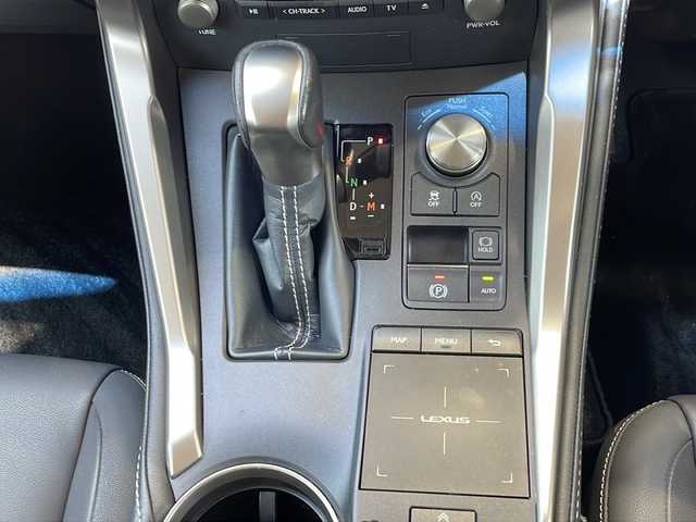 レクサス ＮＸ 300 Iパッケージ 静岡県 2018(平30)年 7.9万km ソニッククォーツ 純正メモリナビ/・CD/・DVD/・フルセグTV/・Bluetooth/・AM/・FM/主要装備/・サンルーフ/・衝突軽減/・ACC/・ブラインドスポットモニター/・バックカメラ/・パワーバックドア/・前方ドラレコ/・シートヒーター/・ステアリングヒーター/・LEDヘッドライト/・オートライト/・オートハイビーム/・純正フロアマット
