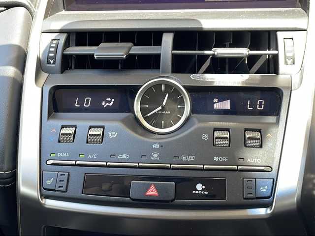 レクサス ＮＸ 300 Iパッケージ 静岡県 2018(平30)年 7.9万km ソニッククォーツ 純正メモリナビ/・CD/・DVD/・フルセグTV/・Bluetooth/・AM/・FM/主要装備/・サンルーフ/・衝突軽減/・ACC/・ブラインドスポットモニター/・バックカメラ/・パワーバックドア/・前方ドラレコ/・シートヒーター/・ステアリングヒーター/・LEDヘッドライト/・オートライト/・オートハイビーム/・純正フロアマット