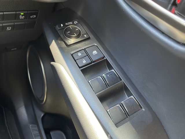 レクサス ＮＸ 300 Iパッケージ 静岡県 2018(平30)年 7.9万km ソニッククォーツ 純正メモリナビ/・CD/・DVD/・フルセグTV/・Bluetooth/・AM/・FM/主要装備/・サンルーフ/・衝突軽減/・ACC/・ブラインドスポットモニター/・バックカメラ/・パワーバックドア/・前方ドラレコ/・シートヒーター/・ステアリングヒーター/・LEDヘッドライト/・オートライト/・オートハイビーム/・純正フロアマット