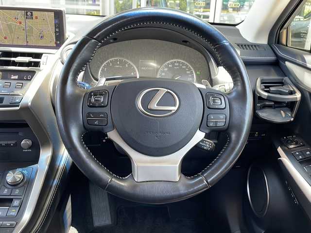 レクサス ＮＸ 300 Iパッケージ 静岡県 2018(平30)年 7.9万km ソニッククォーツ 純正メモリナビ/・CD/・DVD/・フルセグTV/・Bluetooth/・AM/・FM/主要装備/・サンルーフ/・衝突軽減/・ACC/・ブラインドスポットモニター/・バックカメラ/・パワーバックドア/・前方ドラレコ/・シートヒーター/・ステアリングヒーター/・LEDヘッドライト/・オートライト/・オートハイビーム/・純正フロアマット