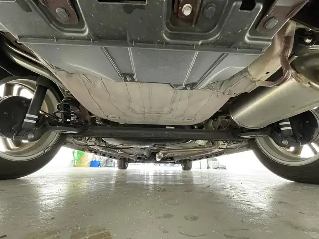 スズキ ソリオ HV MZ 滋賀県 2023(令5)年 2.1万km メロウディープレッドパール 禁煙車/純正９型ナビ/CD/DVD/Bluetooth/フルセグTV/全方位カメラ/ETC/ドラレコ前後/両側パワースライドドア/HUD/レーダークルーズコントロール/アイドリングストップ/シートヒーター/オートライト/LEDヘッドライト/オートハイビーム/衝突軽減ブレーキ/純正アルミホイール/純正フロアマット/ドアバイザー/革巻きステアリング/ステアリングスイッチ/コーナーセンサー