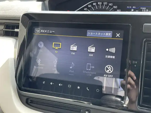 スズキ ソリオ HV MZ 滋賀県 2023(令5)年 2.1万km メロウディープレッドパール 禁煙車/純正９型ナビ/CD/DVD/Bluetooth/フルセグTV/全方位カメラ/ETC/ドラレコ前後/両側パワースライドドア/HUD/レーダークルーズコントロール/アイドリングストップ/シートヒーター/オートライト/LEDヘッドライト/オートハイビーム/衝突軽減ブレーキ/純正アルミホイール/純正フロアマット/ドアバイザー/革巻きステアリング/ステアリングスイッチ/コーナーセンサー