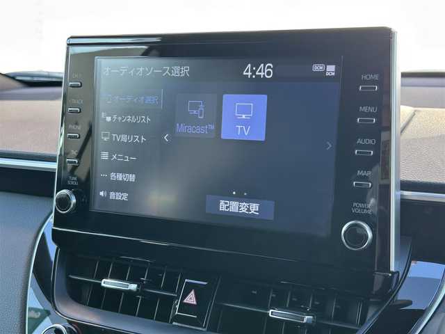 トヨタ カローラ クロス ハイブリッド Z 大阪府 2023(令5)年 1万km プラチナホワイトパールマイカ ワンオーナー/OP：パノラマサンルーフ/OP：９インチディスプレイオーディオ＋ナビキット/・AM/FM/BT/フルセグ（テレビキャンセラー）/OP：パノラミックビューモニター/OP：ブラインドスポットモニター/OP：パーキングサポートブレーキ/OP：ステアリングヒーター/OP：寒冷地仕様/トヨタセーフティーセンス/・プリクラッシュセーフティー/・レーントレーシングアシスト/・レーダークルーズコントロール/・オートマチックハイビーム/・ロードサインアシスト/ハーフレザーシート/パワーシート/シートヒーター/ハンズフリーパワーバックドア/前後ドラレコ（TZ-DR210）/ETC2/0/純正ドアバイザー/純正フロアマット/純正18インチアルミホイール/取扱説明書/保証書/記録簿R5/R6/R7/スペアキー