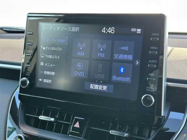 トヨタ カローラ クロス ハイブリッド Z 大阪府 2023(令5)年 1万km プラチナホワイトパールマイカ ワンオーナー/OP：パノラマサンルーフ/OP：９インチディスプレイオーディオ＋ナビキット/・AM/FM/BT/フルセグ（テレビキャンセラー）/OP：パノラミックビューモニター/OP：ブラインドスポットモニター/OP：パーキングサポートブレーキ/OP：ステアリングヒーター/OP：寒冷地仕様/トヨタセーフティーセンス/・プリクラッシュセーフティー/・レーントレーシングアシスト/・レーダークルーズコントロール/・オートマチックハイビーム/・ロードサインアシスト/ハーフレザーシート/パワーシート/シートヒーター/ハンズフリーパワーバックドア/前後ドラレコ（TZ-DR210）/ETC2/0/純正ドアバイザー/純正フロアマット/純正18インチアルミホイール/取扱説明書/保証書/記録簿R5/R6/R7/スペアキー