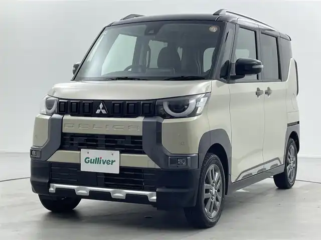 三菱 デリカミニ T プレミアム 福井県 2025(令7)年 0.1千km アイボリーⅡ 届出済み未使用車/4WD/純正９インチディスプレイオーディオ/Bluetooth/USB/HDMI/AppleCarPlay/AndroidAuto/AM/FM/３Dマルチアラウンドビューモニター/マイパイロット/・レーダークルーズコントロール/・衝突被害軽減ブレーキシステム（ＦＣＭ）/・車線逸脱警報システム（ＬＤＷ）/・オートマチックハイビーム（ＡＨＢ）/・後側方車両検知警報システム（ＢＳＷ／ＬＣＡ）/・コーナーセンサー/デジタルインナーミラー/前後ドライブレコーダー/純正オプションサイドデカール/両側パワースライドドア/ハーフレザーシート/前席シートヒーター/パドルシフト/ステアリングヒーター/ステアリングスイッチ/アダプティブLEDヘッドライト/LEDフォグランプ/電動格納式ヒーテッドドアミラー/リアサーキュレーター/ダウンヒルアシストコントロール/アイドリングストップ/横滑り防止機能/プッシュスタート/スマートキー×2/純正15インチAW/ロールサンシェード/シートバックテーブル