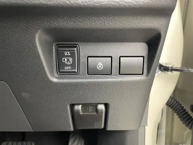 三菱 デリカミニ T プレミアム 福井県 2025(令7)年 0.1千km アイボリーⅡ 届出済み未使用車/4WD/純正９インチディスプレイオーディオ/Bluetooth/USB/HDMI/AppleCarPlay/AndroidAuto/AM/FM/３Dマルチアラウンドビューモニター/マイパイロット/・レーダークルーズコントロール/・衝突被害軽減ブレーキシステム（ＦＣＭ）/・車線逸脱警報システム（ＬＤＷ）/・オートマチックハイビーム（ＡＨＢ）/・後側方車両検知警報システム（ＢＳＷ／ＬＣＡ）/・コーナーセンサー/デジタルインナーミラー/前後ドライブレコーダー/純正オプションサイドデカール/両側パワースライドドア/ハーフレザーシート/前席シートヒーター/パドルシフト/ステアリングヒーター/ステアリングスイッチ/アダプティブLEDヘッドライト/LEDフォグランプ/電動格納式ヒーテッドドアミラー/リアサーキュレーター/ダウンヒルアシストコントロール/アイドリングストップ/横滑り防止機能/プッシュスタート/スマートキー×2/純正15インチAW/ロールサンシェード/シートバックテーブル