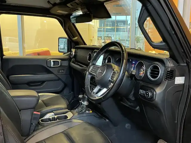 クライスラー・ジープ ジープ ラングラー アンリミテッド サハラ 宮城県 2020(令2)年 4万km ガンＭ アダプティブクルーズコントロール/ブラインドスポットモニター/純正ナビゲーションシステム/フルセグTV/フロント/サイド/バックカメラ/AppleCarPlay/ブラックレザーシート/シートヒーター/ステアリングヒーター/LEDヘッドライト/オートライト/純正18インチAW/スマートキー/ETC車載器/ステアリングスイッチ/アイドリングストップ