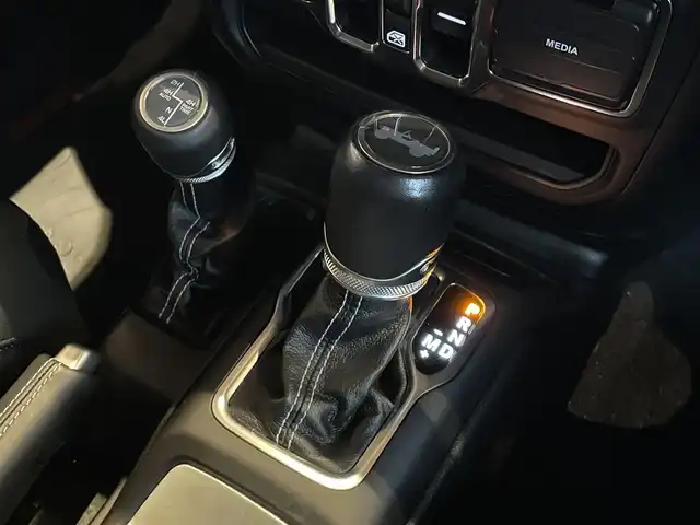 クライスラー・ジープ ジープ ラングラー アンリミテッド サハラ 宮城県 2020(令2)年 4万km ガンＭ アダプティブクルーズコントロール/ブラインドスポットモニター/純正ナビゲーションシステム/フルセグTV/フロント/サイド/バックカメラ/AppleCarPlay/ブラックレザーシート/シートヒーター/ステアリングヒーター/LEDヘッドライト/オートライト/純正18インチAW/スマートキー/ETC車載器/ステアリングスイッチ/アイドリングストップ