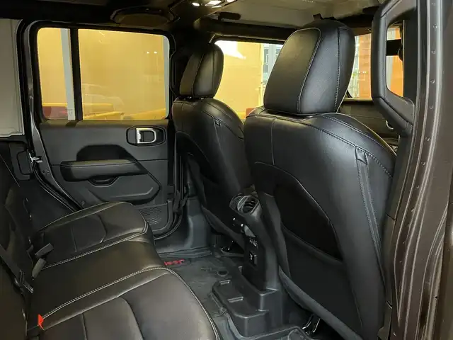 クライスラー・ジープ ジープ ラングラー アンリミテッド サハラ 宮城県 2020(令2)年 4万km ガンＭ アダプティブクルーズコントロール/ブラインドスポットモニター/純正ナビゲーションシステム/フルセグTV/フロント/サイド/バックカメラ/AppleCarPlay/ブラックレザーシート/シートヒーター/ステアリングヒーター/LEDヘッドライト/オートライト/純正18インチAW/スマートキー/ETC車載器/ステアリングスイッチ/アイドリングストップ