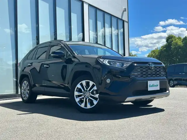 トヨタ ＲＡＶ４ G Zパッケージ 大阪府 2020(令2)年 4.1万km アティチュードブラックマイカ 純正９インチナビ　/  フルセグTV/CD/DVD/Bluetooth/USB/バックモニター　/トヨタセーフティセンス/クリアランスソナー/デジタルインナーミラー/ブラインドスポットモニター　/前席シートヒーター　/電動リアゲート　/運転席メモリー付きパワーシート/ダウンヒルアシストコントロール/ステアリングヒーター/オートマチックハイビーム/前方ドライブレコーダー　/ワイヤレス充電/純正19インチアルミホイール　/ビルトインＥＴＣ2.0　/ＬＥＤ