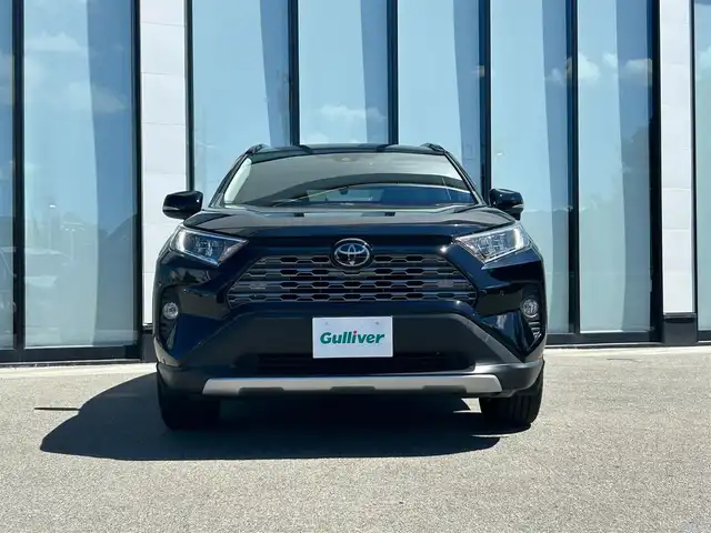 トヨタ ＲＡＶ４ G Zパッケージ 大阪府 2020(令2)年 4.1万km アティチュードブラックマイカ 純正９インチナビ　/  フルセグTV/CD/DVD/Bluetooth/USB/バックモニター　/トヨタセーフティセンス/クリアランスソナー/デジタルインナーミラー/ブラインドスポットモニター　/前席シートヒーター　/電動リアゲート　/運転席メモリー付きパワーシート/ダウンヒルアシストコントロール/ステアリングヒーター/オートマチックハイビーム/前方ドライブレコーダー　/ワイヤレス充電/純正19インチアルミホイール　/ビルトインＥＴＣ2.0　/ＬＥＤ