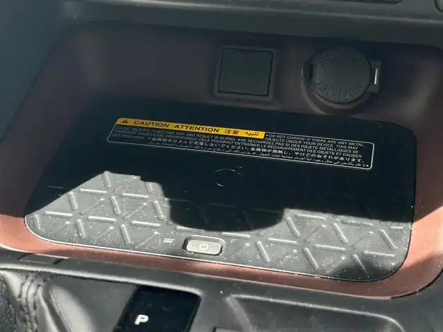 トヨタ ＲＡＶ４ G Zパッケージ 大阪府 2020(令2)年 4.1万km アティチュードブラックマイカ 純正９インチナビ　/  フルセグTV/CD/DVD/Bluetooth/USB/バックモニター　/トヨタセーフティセンス/クリアランスソナー/デジタルインナーミラー/ブラインドスポットモニター　/前席シートヒーター　/電動リアゲート　/運転席メモリー付きパワーシート/ダウンヒルアシストコントロール/ステアリングヒーター/オートマチックハイビーム/前方ドライブレコーダー　/ワイヤレス充電/純正19インチアルミホイール　/ビルトインＥＴＣ2.0　/ＬＥＤ