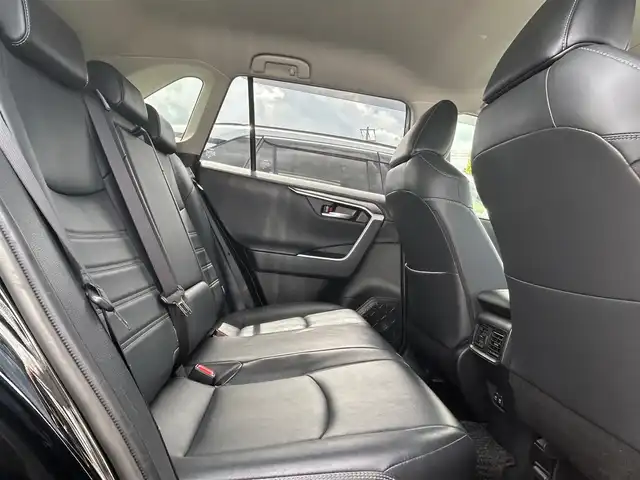 トヨタ ＲＡＶ４ G Zパッケージ 大阪府 2020(令2)年 4.1万km アティチュードブラックマイカ 純正９インチナビ　/  フルセグTV/CD/DVD/Bluetooth/USB/バックモニター　/トヨタセーフティセンス/クリアランスソナー/デジタルインナーミラー/ブラインドスポットモニター　/前席シートヒーター　/電動リアゲート　/運転席メモリー付きパワーシート/ダウンヒルアシストコントロール/ステアリングヒーター/オートマチックハイビーム/前方ドライブレコーダー　/ワイヤレス充電/純正19インチアルミホイール　/ビルトインＥＴＣ2.0　/ＬＥＤ