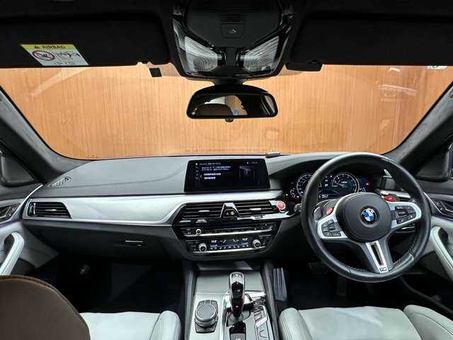 ＢＭＷ Ｍ５ 千葉県 2018(平30)年 4.6万km 青Ｍ カーボンルーフ　/ベンチレーター　/HUD　/純正ナビ　/360°カメラ　/ACC/白革　/シートヒーター　/パワーシート　/PDC　/パーキングアシスト　/LEDヘッドライト　/オートライト　/BSM　/電動リアゲート　/パドルシフト