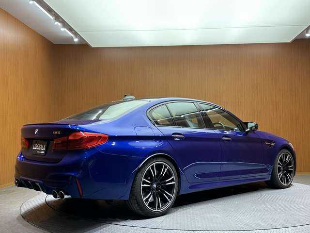 ＢＭＷ Ｍ５ 千葉県 2018(平30)年 4.6万km 青Ｍ カーボンルーフ　/ベンチレーター　/HUD　/純正ナビ　/360°カメラ　/ACC/白革　/シートヒーター　/パワーシート　/PDC　/パーキングアシスト　/LEDヘッドライト　/オートライト　/BSM　/電動リアゲート　/パドルシフト